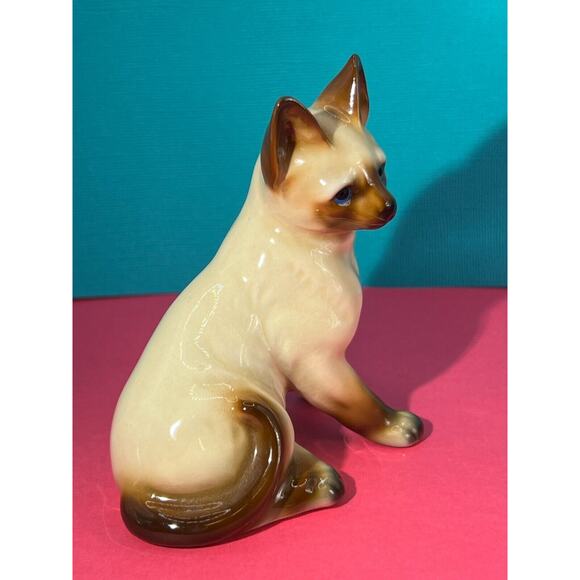 Harvey Knox Porcelain Siamese Sitting Cat Style #1147-1A81 4inch tall - Picture 4 of 5